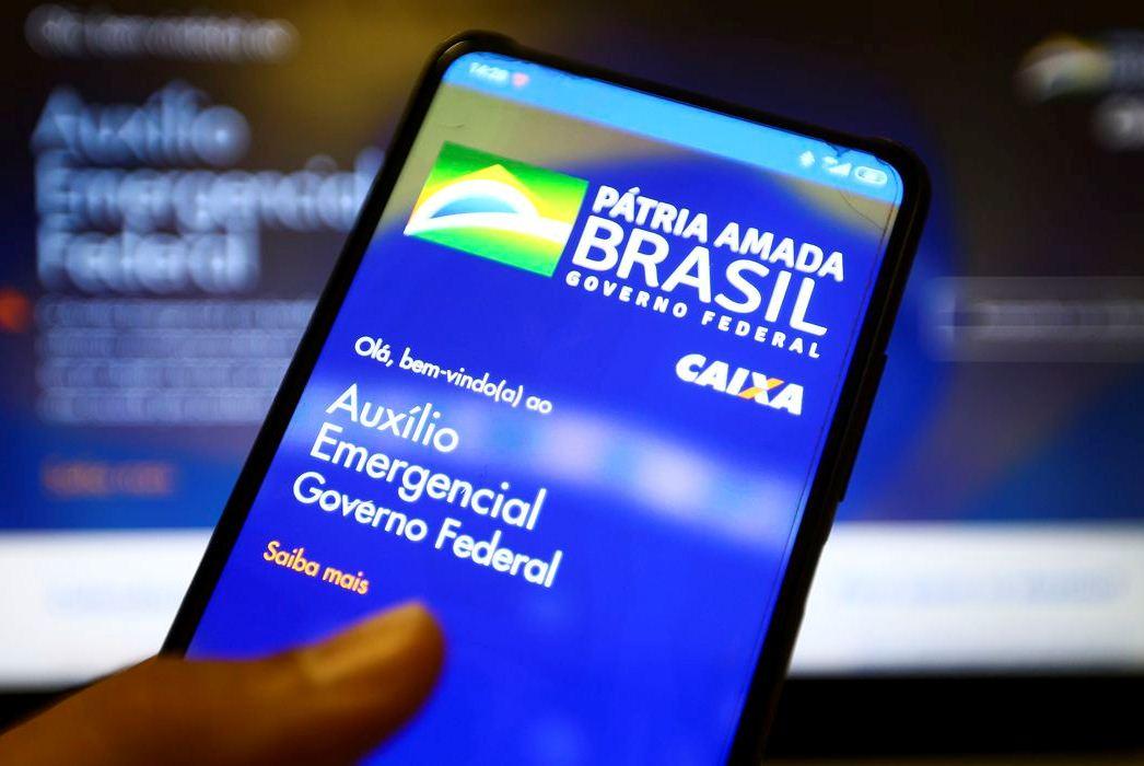 Beneficiários nascidos em agosto podem sacar auxílio hoje