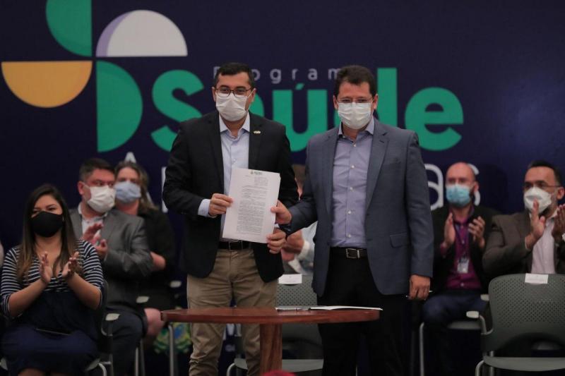 Wilson Lima assina decreto para dar mais transparência às filas da saúde