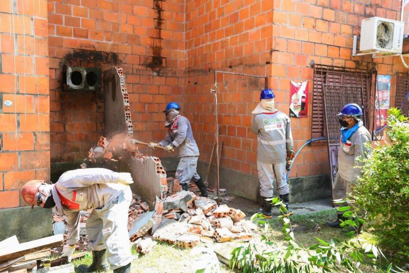 Governo do Amazonas realiza remoção de construções irregulares em residencial do Prosamim