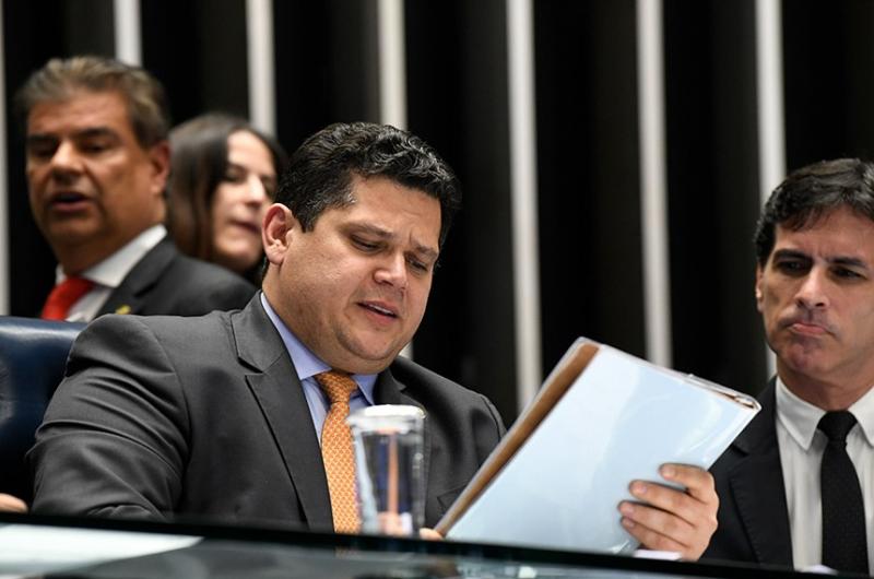 Davi Alcolumbre prorroga MPs que liberam R$ 3 bilhões para combater pandemia