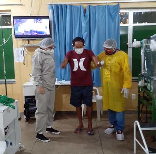 Profissionais da saúde orientam tratamento de reabilitação em pacientes com Covid-19
