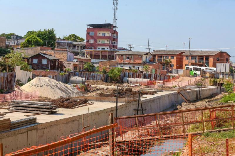 Governo do Estado avança com as obras de macrodrenagem do Prosamim no Igarapé Mestre Chico