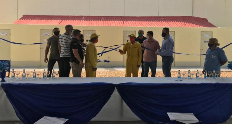 Seap inaugura canil e entrega certificados de conclusão de cursos para internos da UPP