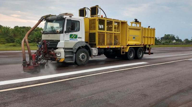 Pista do Aeroporto de Tabatinga passa por desemborrachamento