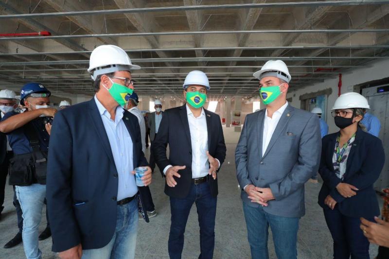 Governador do Amazonas visita obras de ampliação do Centro de Convenções Vasco Vasques