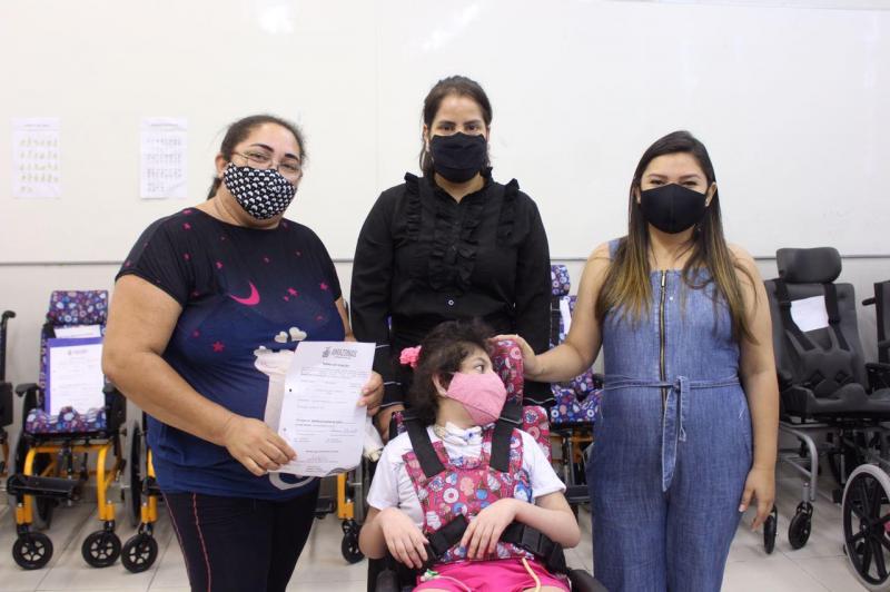 No Dia Nacional de Luta da Pessoa com Deficiência, Sejusc entrega 30 cadeiras de rodas