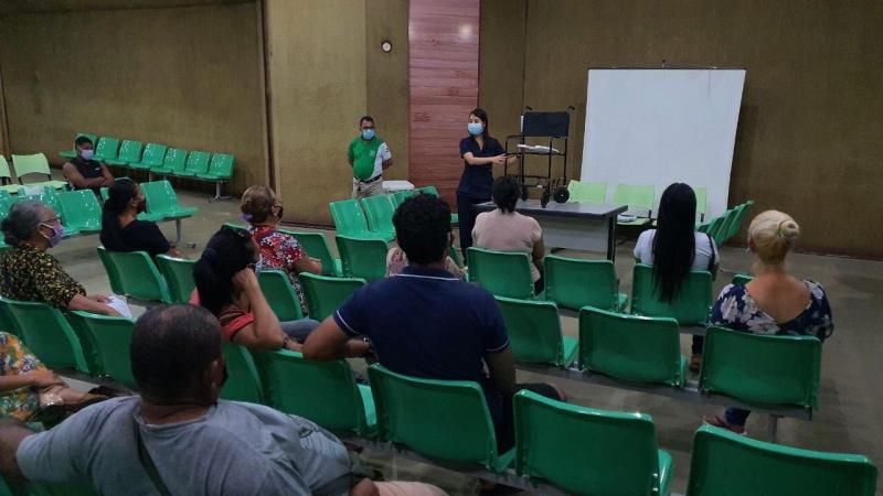 Centro de Reabilitação da Policlínica Codajás entrega cadeiras de banho para pacientes
