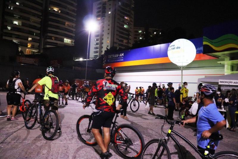 Detran-AM encerra campanha solidária com pedalada e arrecada mais de 1,5 tonelada em doações