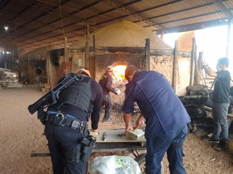Cerca de 180 quilos de drogas apreendidas pela Base Arpão são incinerados em Coari