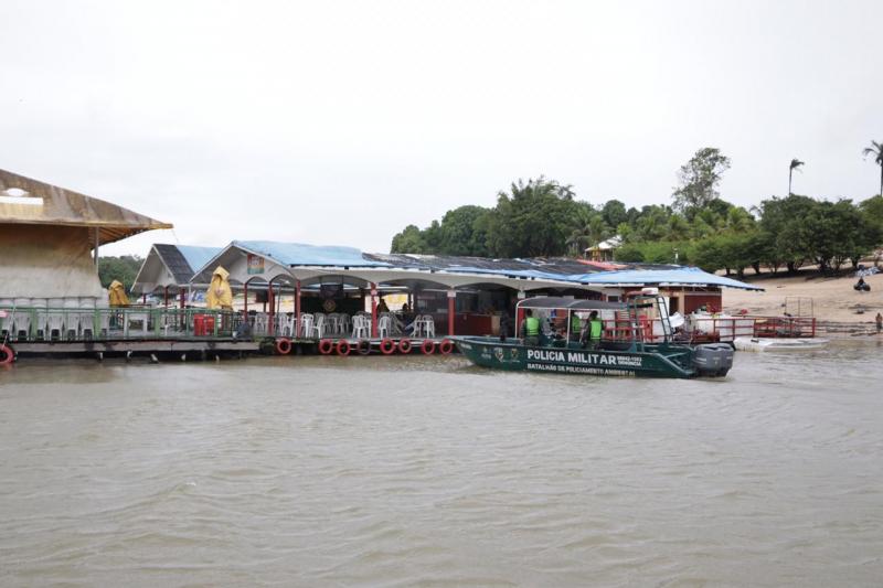 CIF realiza fiscalização em flutuantes de Manaus 
