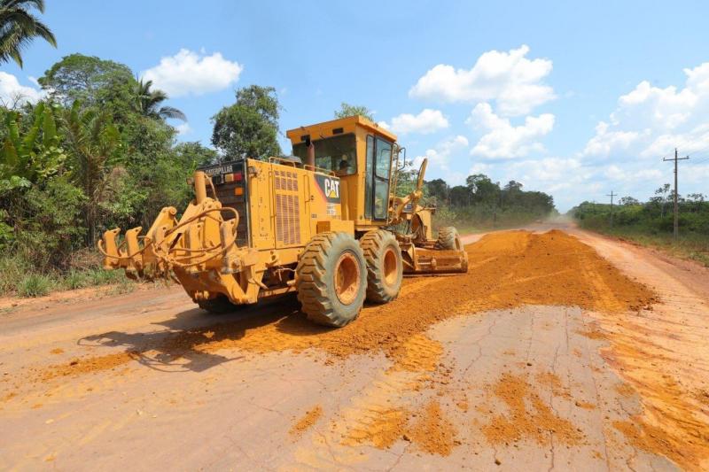 Obras de manutenção na BR-319 impulsionam desenvolvimento e facilitam tráfego de serviços essenciais