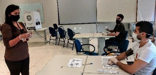 TSE orienta eleitores usar máscara durante todo o tempo no dia da votação