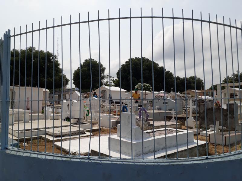 Prefeitura prorroga toque de recolher e restringe visitação ao Cemitério São José no Dia de Finados