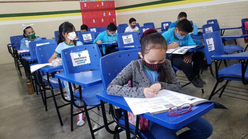 Em Manaus, estudantes do Ensino Fundamental da rede estadual passam por avaliação de aprendizagem
