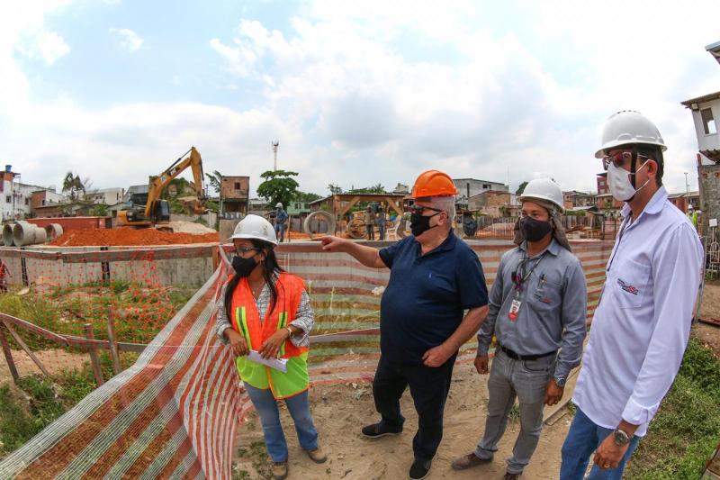 Obras do Prosamim são inspecionadas por especialista do Banco Interamericano de Desenvolvimento