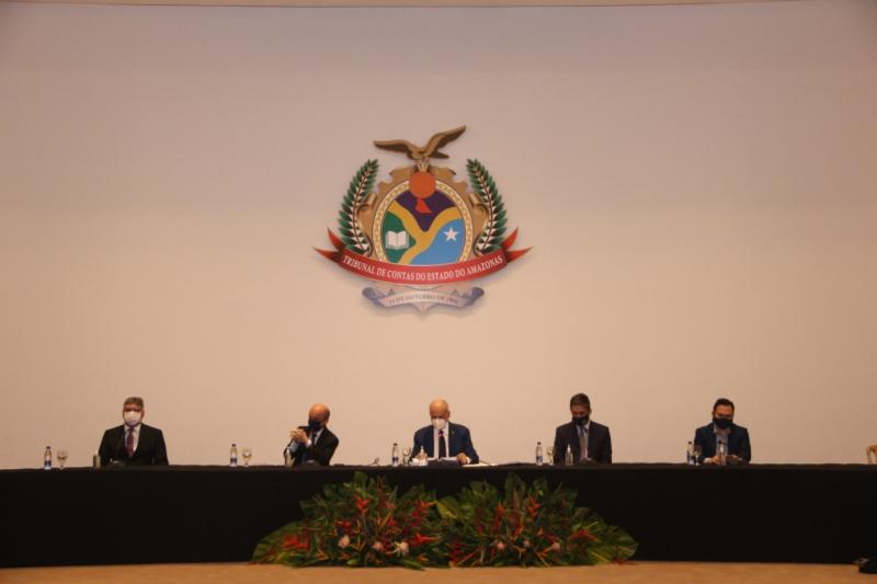 TCE encerra programação de aniversário com entrega de certificados aos gestores públicos do AM