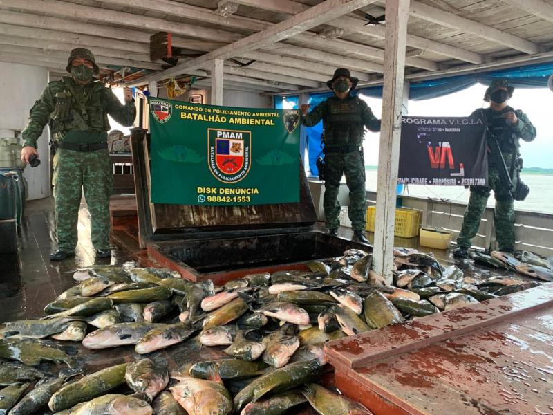 Batalhão Ambiental apreende cargas ilegais em embarcações, no rio Solimões e proximidades de Manacapuru