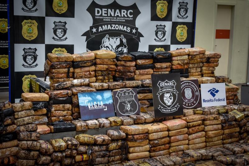 Polícia Civil prende cinco pessoas e apreende 700 quilos de maconha do tipo skunk avaliados em R$ 3,6 milhões