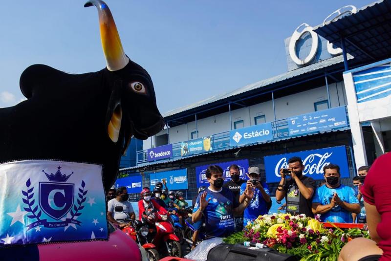 Boi Caprichoso evolui para homenagear Aderaldo Reis, sócio-fundador do bumbá
