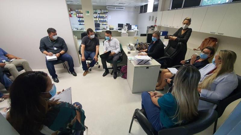 Secretário de Saúde e equipe técnica da SES-AM trabalham na reorganização de fluxos de atendimento do HPS 28 de Agosto