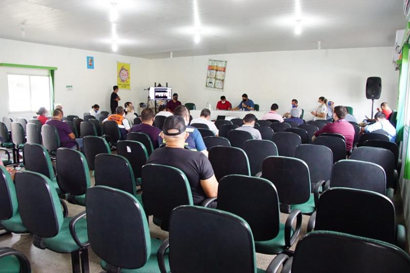 Prefeito em exercício Tony Medeiros assina decreto que prorroga toque de recolher no Município de Parintins