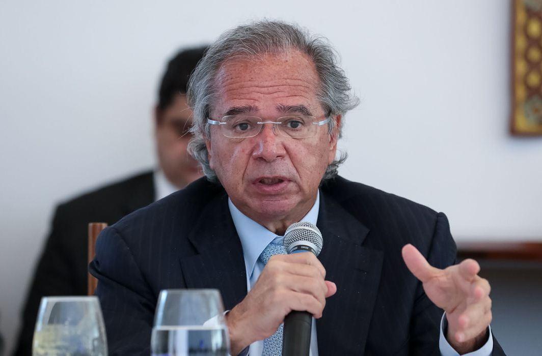 Jamais esteve sob análise privatizar o SUS, diz Paulo Guedes