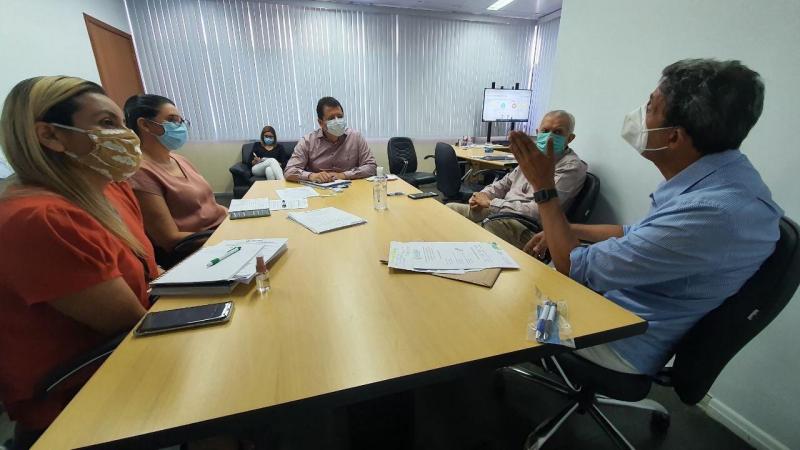 SES-AM e Funati discutem renovação de convênio para assistência ao idoso