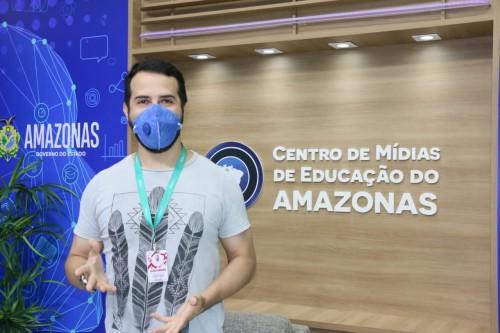Com direito à “dobradinha”, cursinho pré-vestibular da rede estadual estreia aulões ao vivo