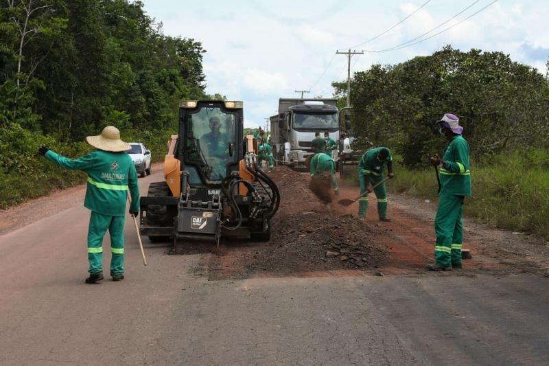 Governo do Amazonas avança com obras de manutenção na Estrada de Balbina