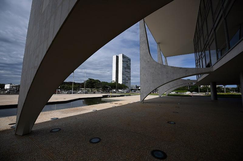 Estudo aponta que novo auxílio a estados pode apenas postergar crise fiscal