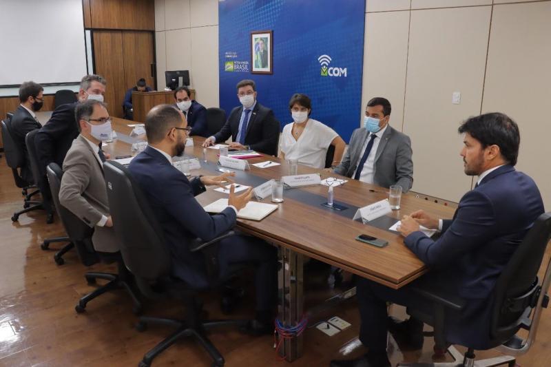 Em Brasília, Wilson Lima discute projetos para garantir acesso à internet no interior do Amazonas