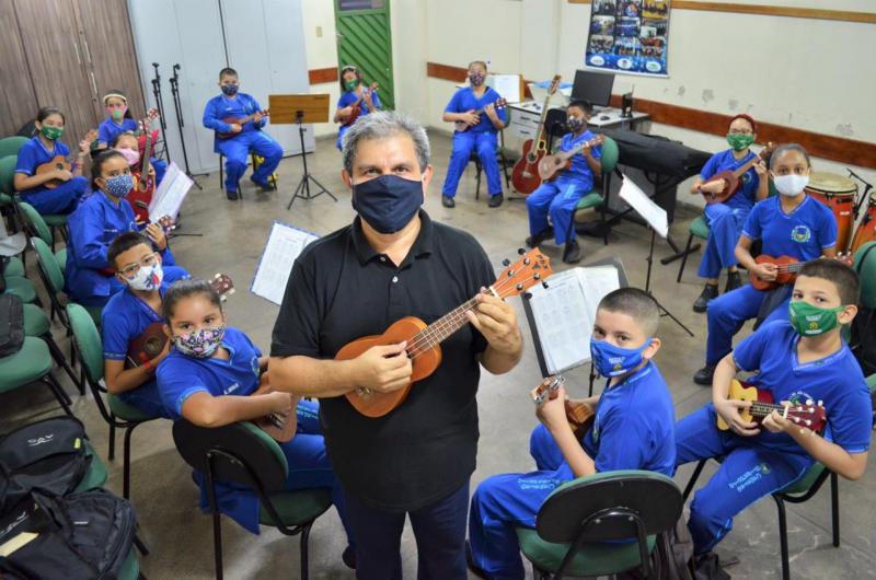 Projeto da rede estadual aproxima estudantes da música
