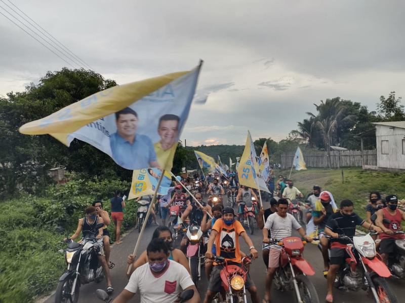 Apoiadores de Afonso Caburi tomaram ruas da agrovila com buzinaço que marcou história na localidade