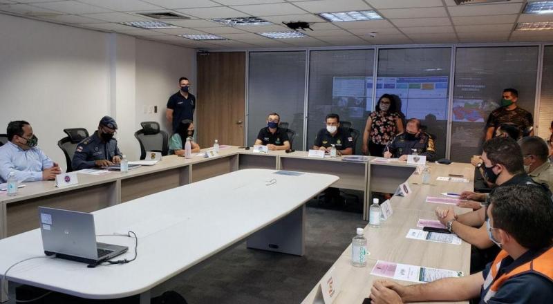 Forças de segurança acompanham abertura da votação neste domingo (15/11)