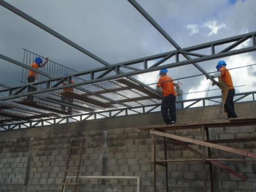 Com mão de obra de detentos, Seap reforma quadras poliesportivas do Ipat