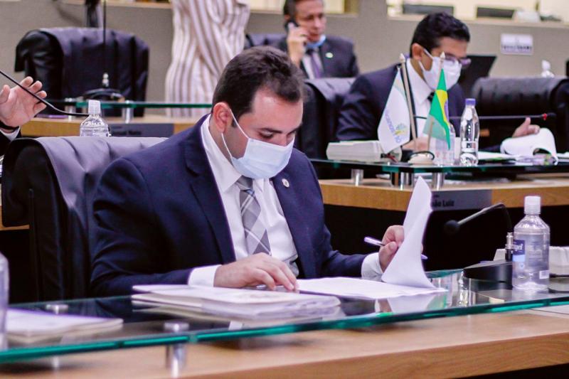 Aprovado PL de Roberto Cidade que garante atendimento por policiais femininas à vítimas de violência doméstica