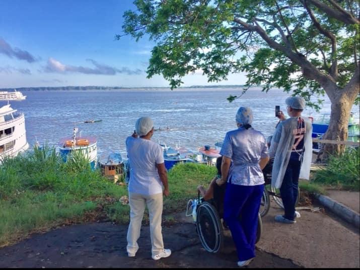 Tratamento contra a Covid-19 em Parintins inclui até banho de sol