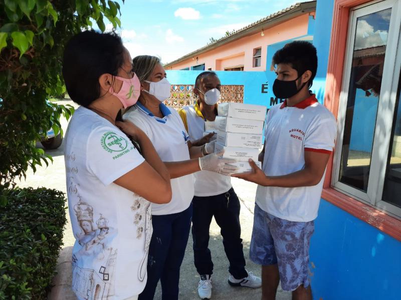 Parintins inicia preparação para Dezembro Vermelho com entrega de preservativos em motéis