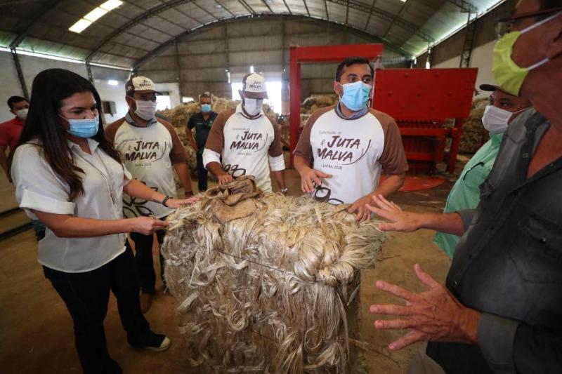 Em Manacapuru, Wilson Lima visita fábrica de juta e malva que terá produção valorizada com pagamento da subvenção