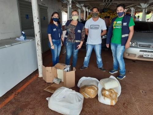 Adaf apreende 81 quilos de produtos lácteos impróprios para consumo, em Parintins