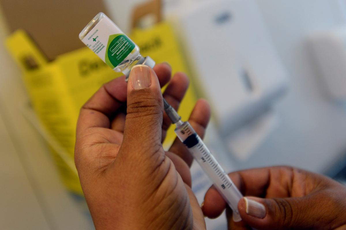 Câmara pode votar MP que libera recursos para vacina de Oxford nesta semana