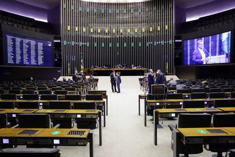 Câmara aprova MP que libera recursos para vacina de Oxford contra a Covid-19