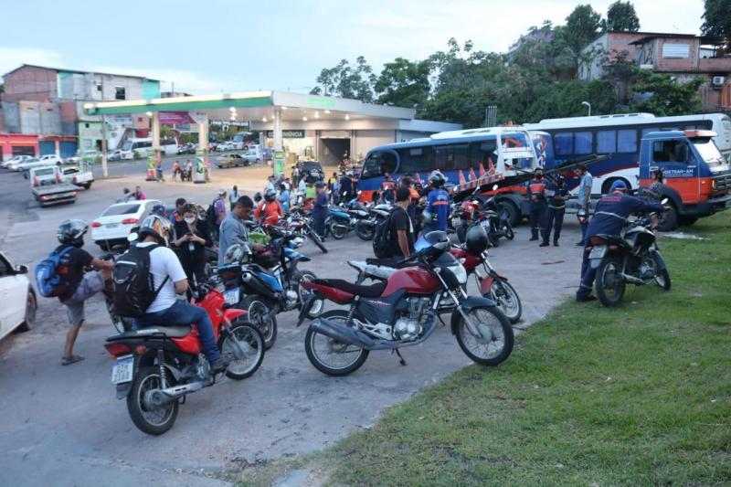 Na zona norte, operação de trânsito autua 134 e multa três homens por dirigir Amarelinho sem CNH