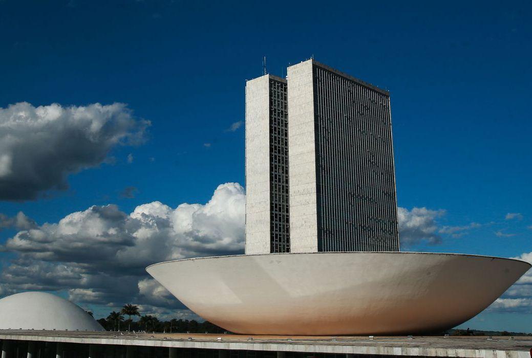 Câmara aprova texto-base do novo Fundeb e prevê repasses ao Sistema S