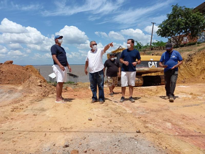 Prefeito Bi Garcia vistoria obras do Complexo da Baixa do São José 