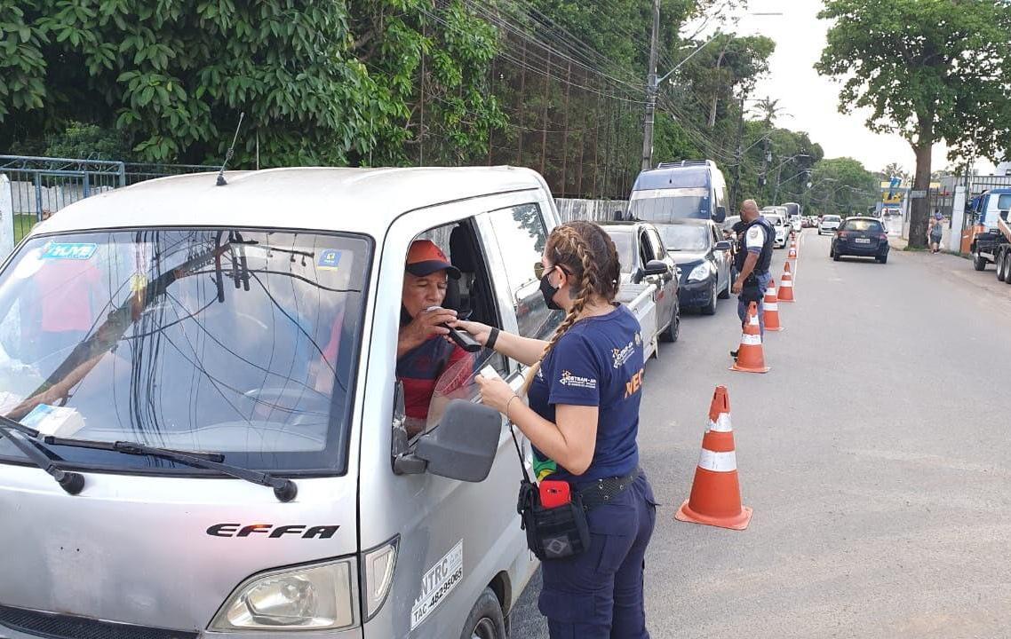 Detran-AM flagra 33 motoristas alcoolizados em operações do final de semana