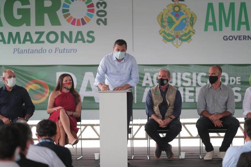 Wilson Lima assina decreto que estimula a competitividade da produção de ovos no Amazonas