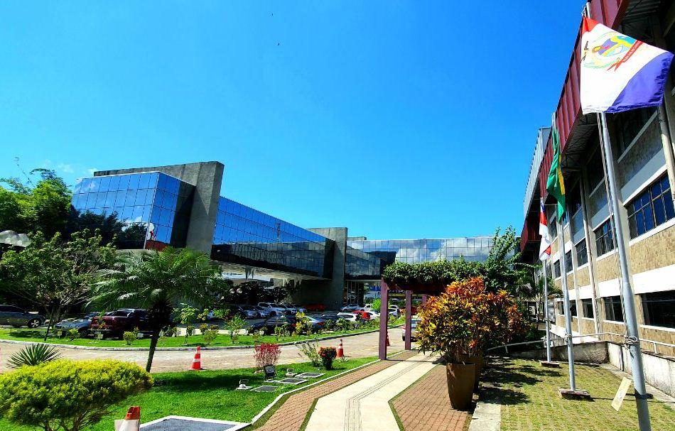 TCE-AM aprecia 75 processos na última sessão do ano