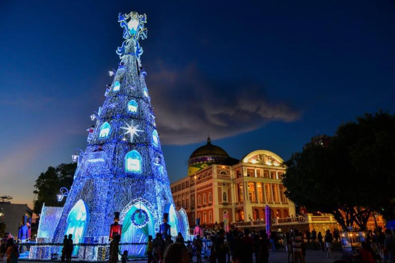 Árvore de Natal é a principal atração turística do Centro Histórico de Manaus neste fim de ano