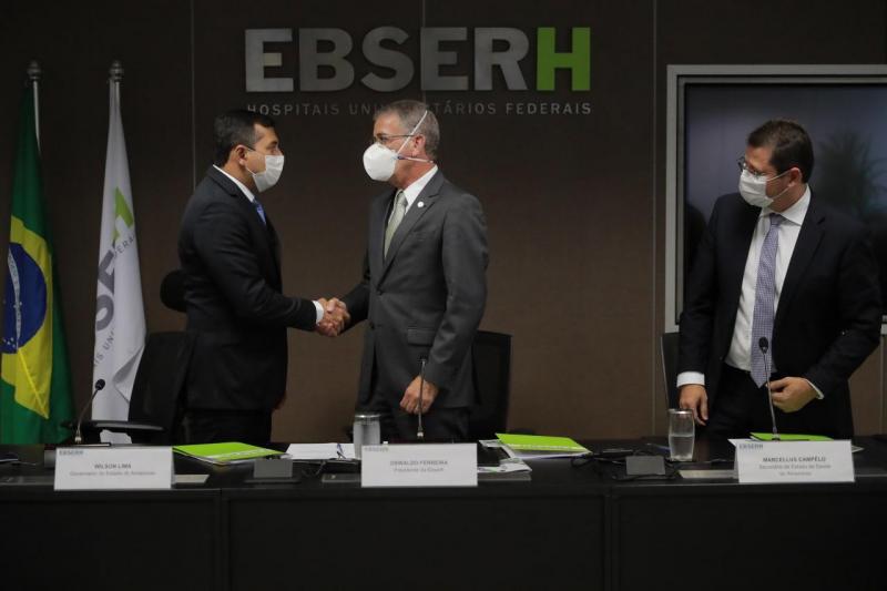 Em Brasília, Wilson Lima firma convênio com Hospital Getúlio Vargas para ampliação de oferta de consultas e cirurgias no estado